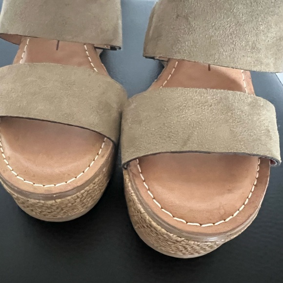 New! DV8 Dolce Vita Bevyn Olive Platform Wedge - Picture 7 of 8
